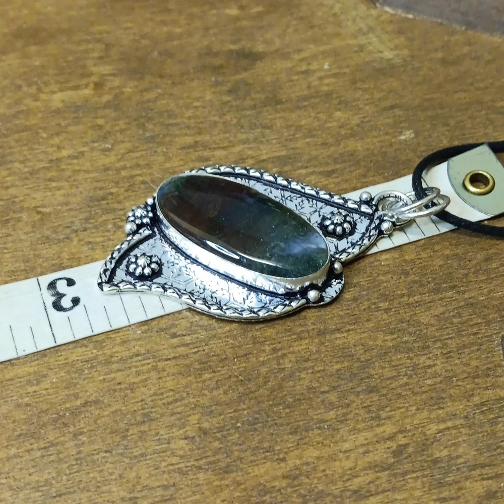 Elegant Moss Agate Pendant Necklace - Picture 3 of 6